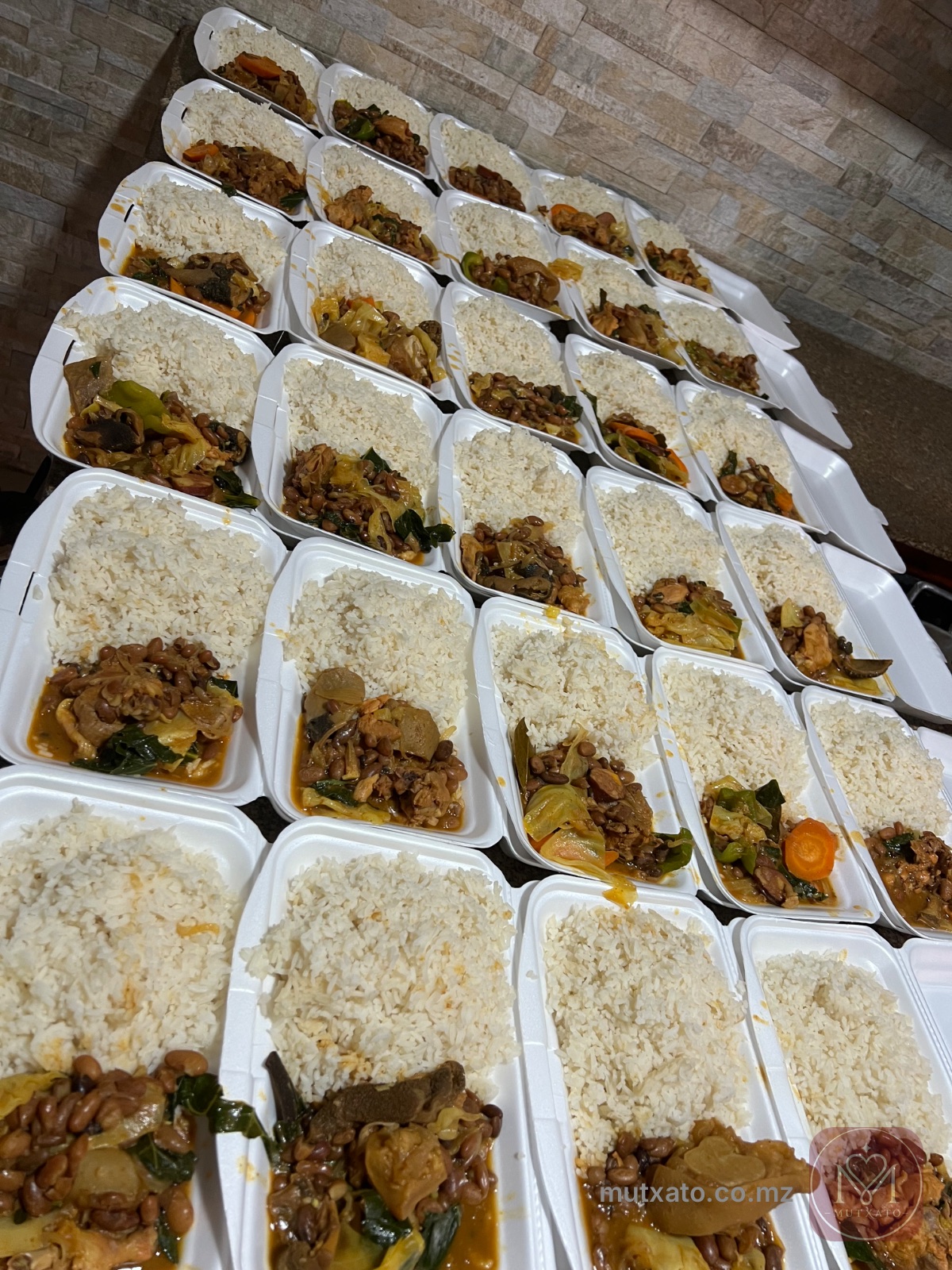 Refeições diárias para empresas — Sabor Quentinho Catering
